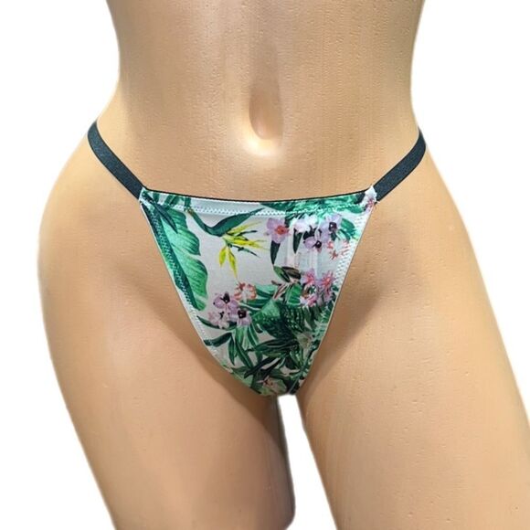 Victorias Secret Very Sexy V- Hardware Smooth Satiny V string panty multicolor M - Picture 6 of 7